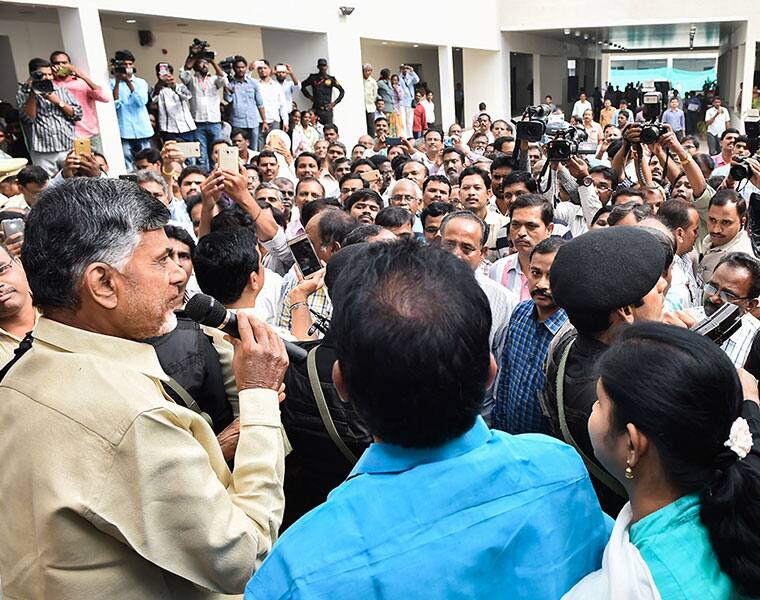 Naidu says Andhras were  driven out of Hyderabad unscientifically