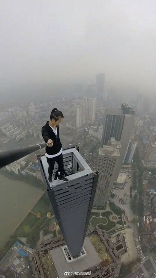 Chinese daredevil performing last stunt and falls from 62 storey building in Changsha