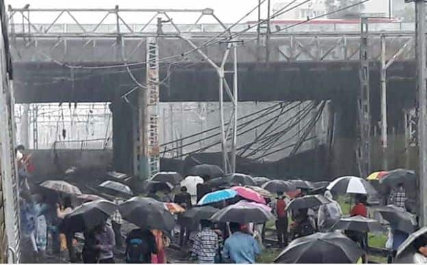 Railway bridge collapsed in mumbai