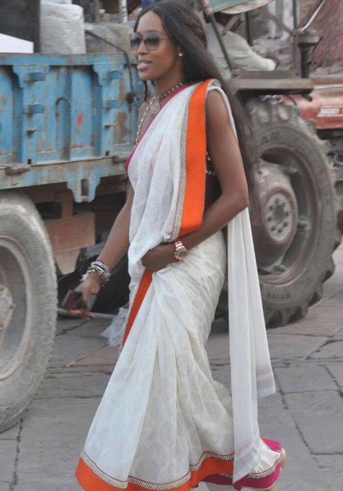 Naomi campbell indian fashion saree