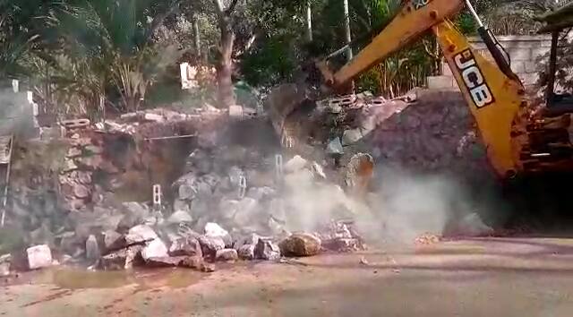 cpim workers demolished compound walls of private properties in venjaramood