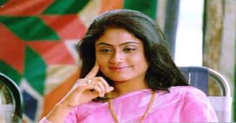 actress vijayashanthi reentry for actor mahesh babu movi e