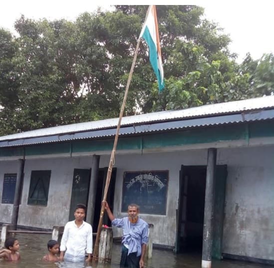 The truth behind the viral pictures of teachers students hoisting the tricolor in waist deep water