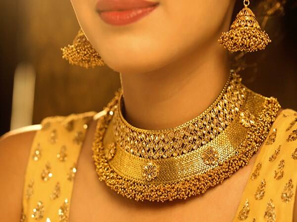 gold rate near 25,000 rupees: customer's face heavy risk
