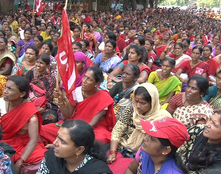 Varalakshmi 10000 strong protest with anganwadi workers brought Bengaluru to a halt