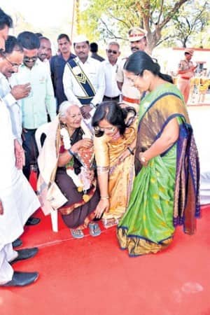 peddapalli collector devasena touched the  mothers feet of top naxal leaders