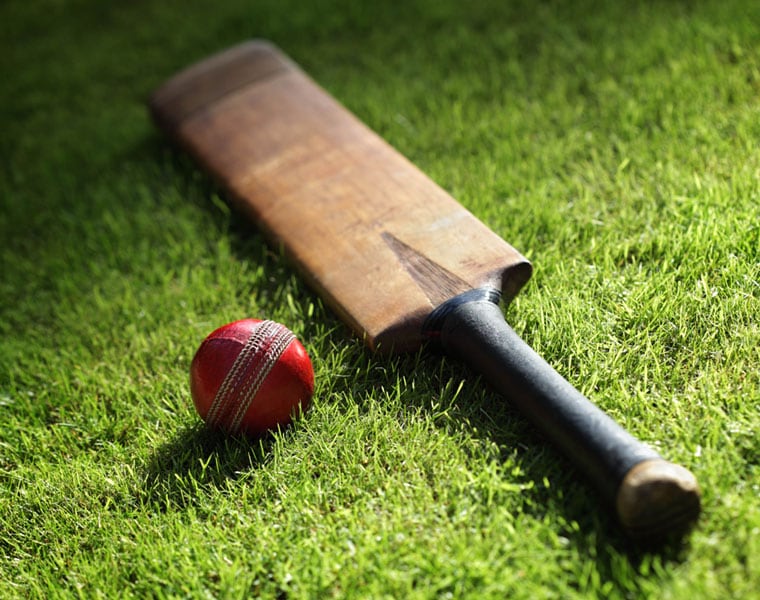 pakistan local umpire dies of heart attack during clum match in karachi