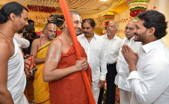 at last jagan and chandrabu on same page with regard to pujas and swamijis