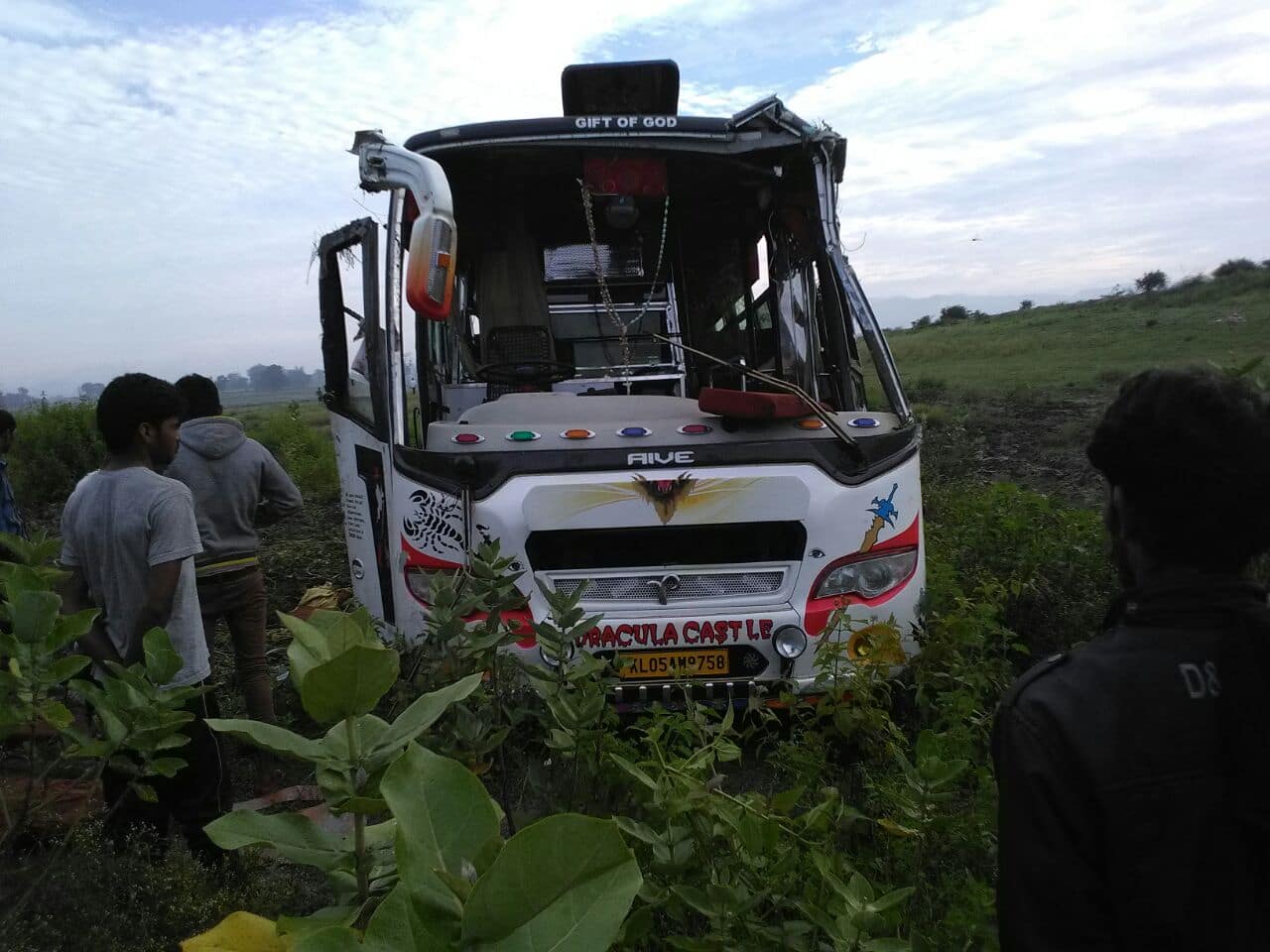 Chikmagalur accident BTech students Kerala killed
