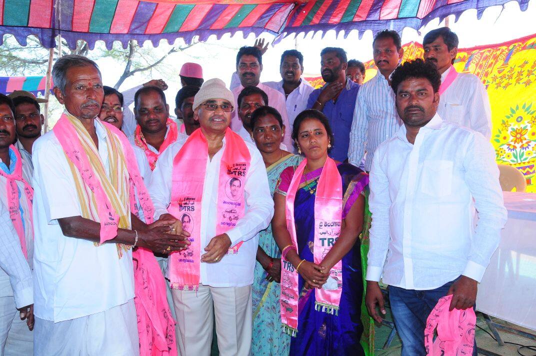 party leaders stage revolt against TRS MLA in Nalgonda district