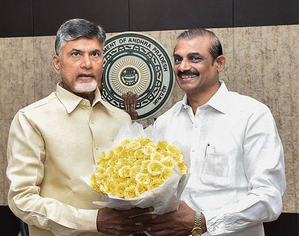 Naidu says Andhras were  driven out of Hyderabad unscientifically