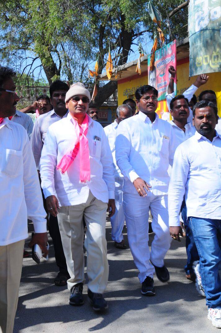 party leaders stage revolt against TRS MLA in Nalgonda district