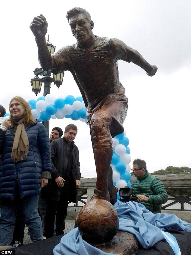 Messi statue decapitated in Argentina