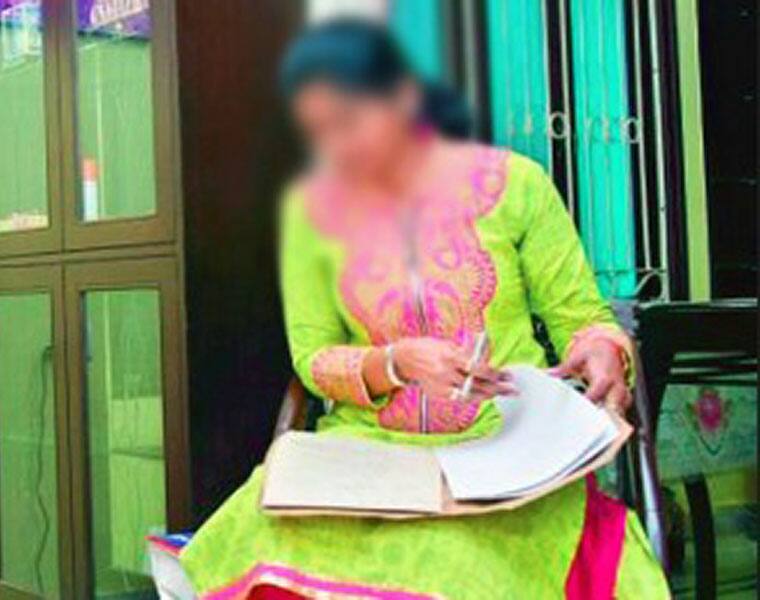 Husband catches acb officer wife and paramour redhanded