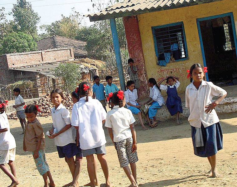 telangana camouflages  closure of school  with students travel allowance