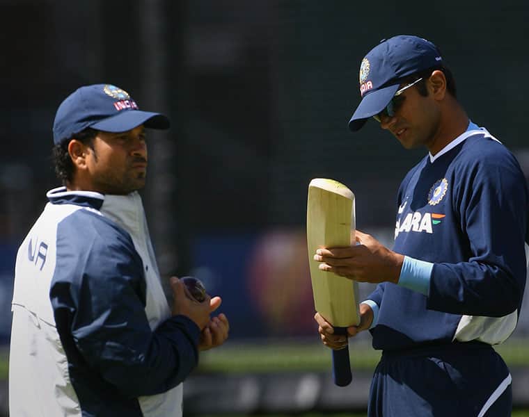 rahul dravid picks 2 current bowlers who can give tough to him
