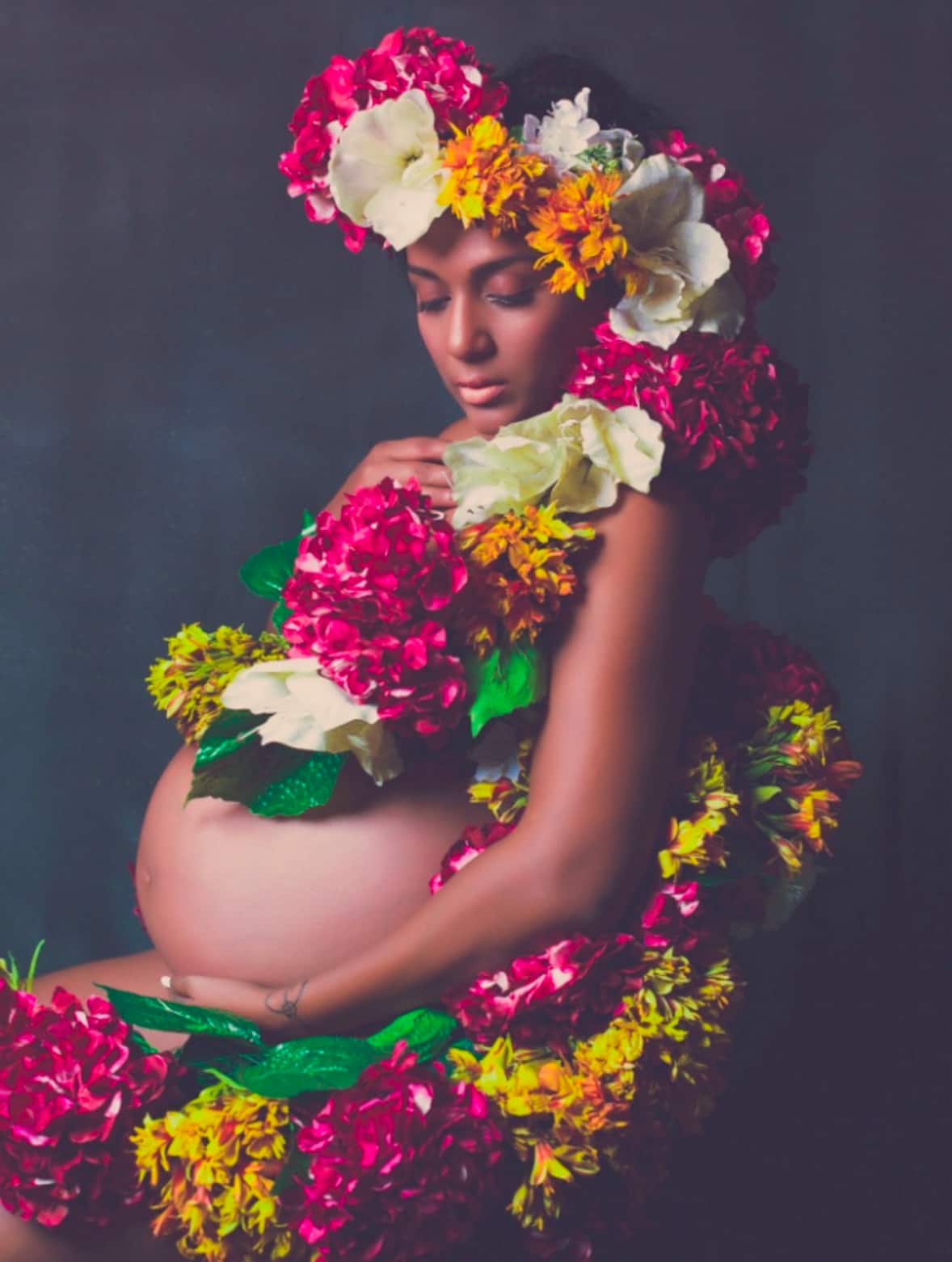 Shweta's pregnancy photoshoot is bold and inspiring