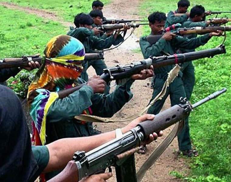 Dantewada naxal attack: kills two soldiers and one jindal company contractor