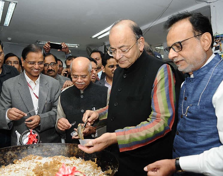 Arun jaitly performs Halwa ceremony to launch the formal printing of Budget papers