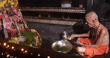 Lingayats challenge Pejawara Swamy to prove Shiva worshipers are Hindus