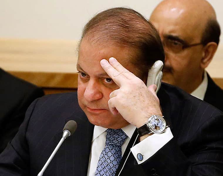 Pakistan: Prime Minister Nawaz Sharif in custody as 132 die in election violence