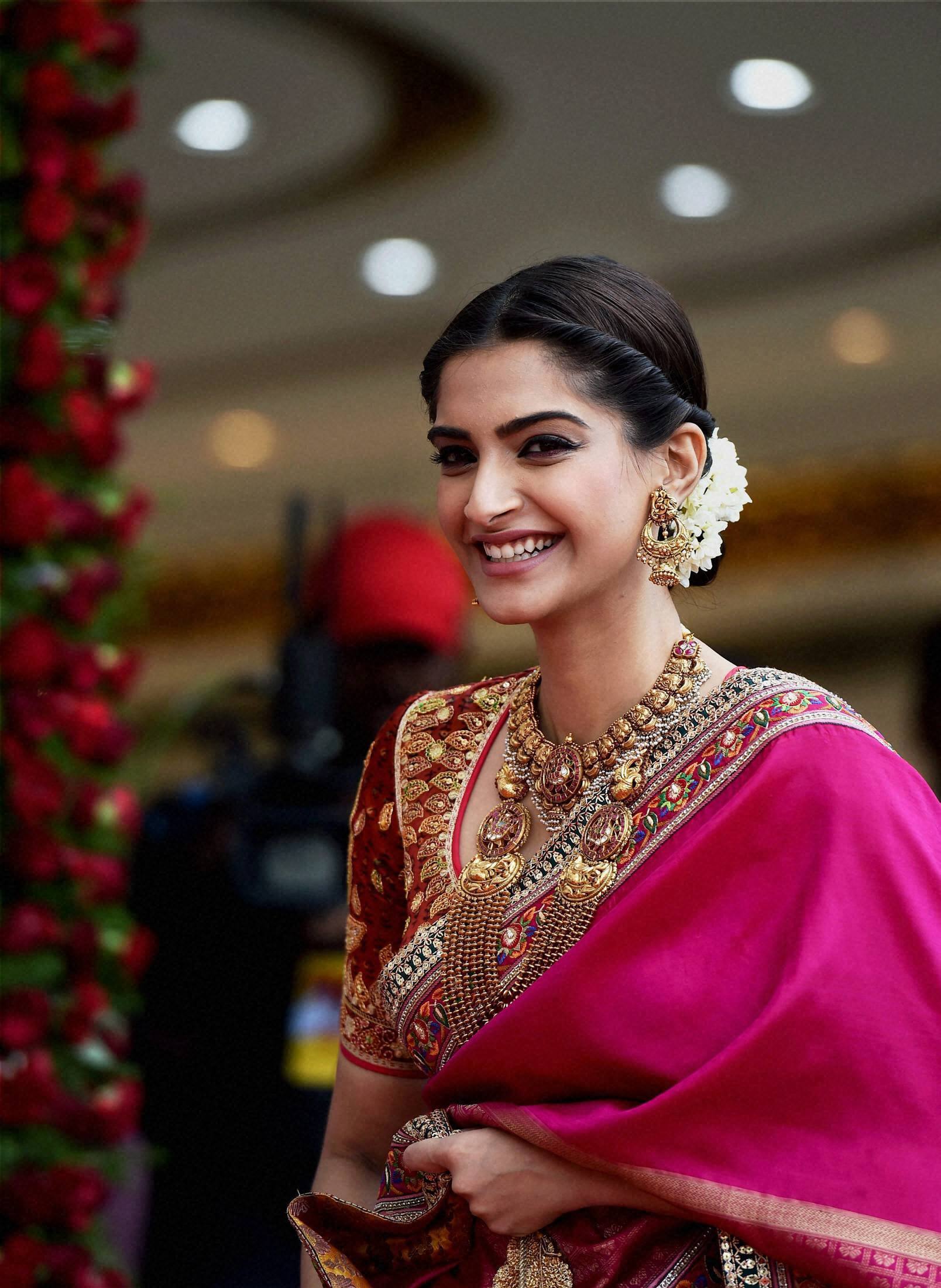 In Pics Sonam Kapoor looks like a Tamil bride