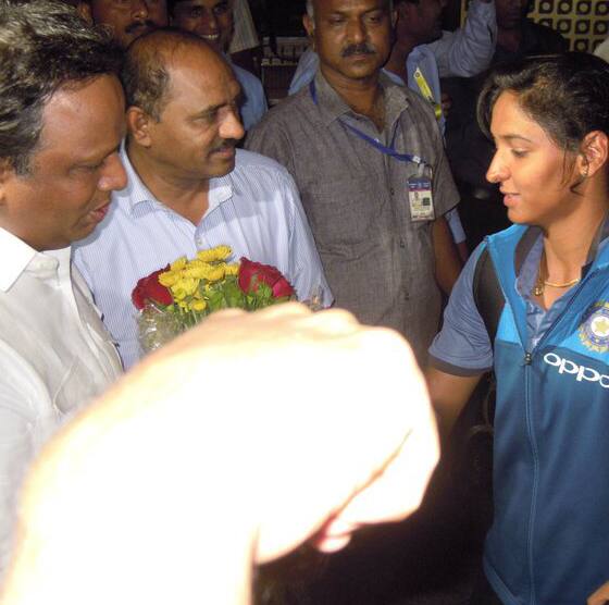 Indian womens cricket stars get a grand welcome in India Video