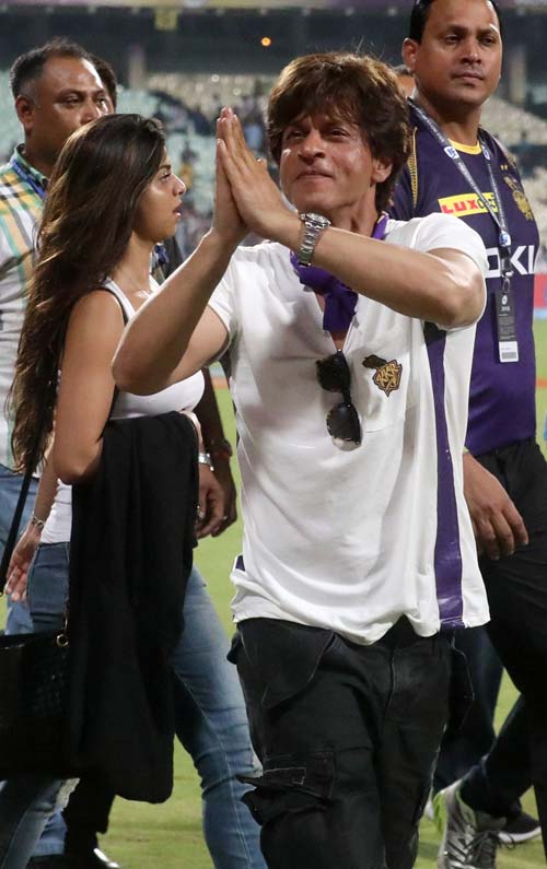 srk with daughter suhana