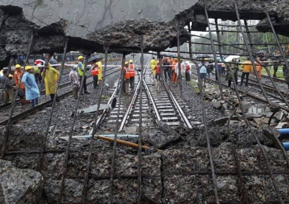 Railway bridge collapsed in mumbai
