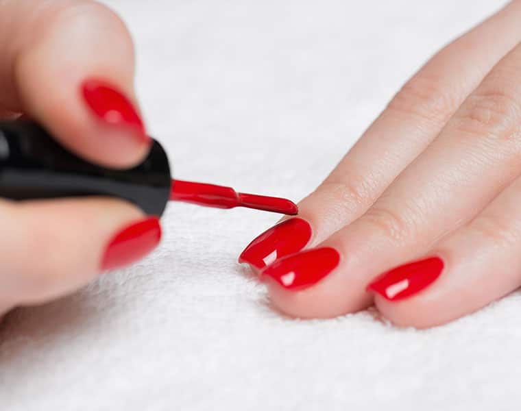 How to prepare natural nail paint at home