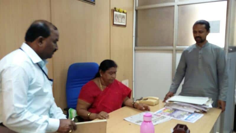 Mayor Padmavathi visits BBMP office finds 50 per cent staff missing