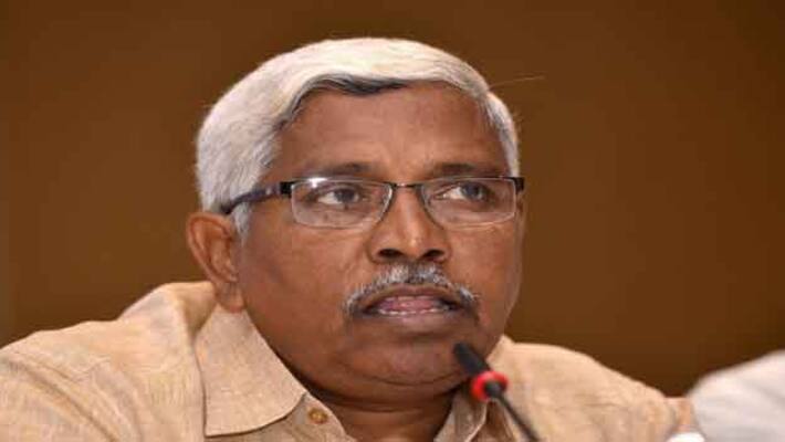 L Ramana and Chada meet Kodandaram on seats L Ramana and Chada meet Kodandaram on seats