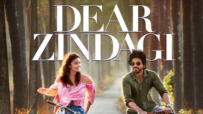 Review Alia outshines Shah Rukh in Dear Zindagi Review Alia outshines Shah Rukh in Dear Zindagi