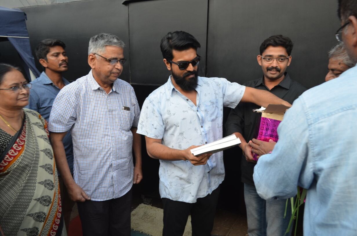 పునాదిరాళ్ళు పుస్తకాన్ని ఆవిష్కరించిన రామ్ చరణ్