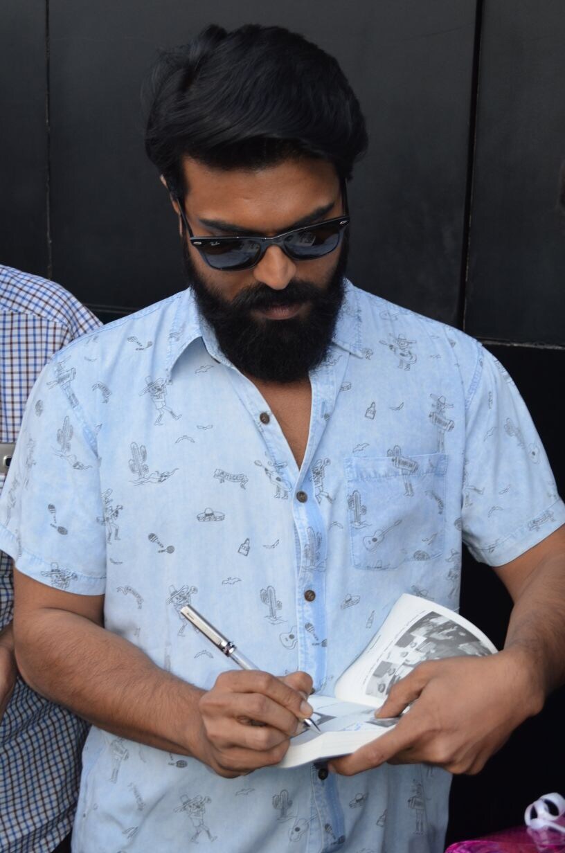 పునాదిరాళ్ళు పుస్తకాన్ని ఆవిష్కరించిన రామ్ చరణ్