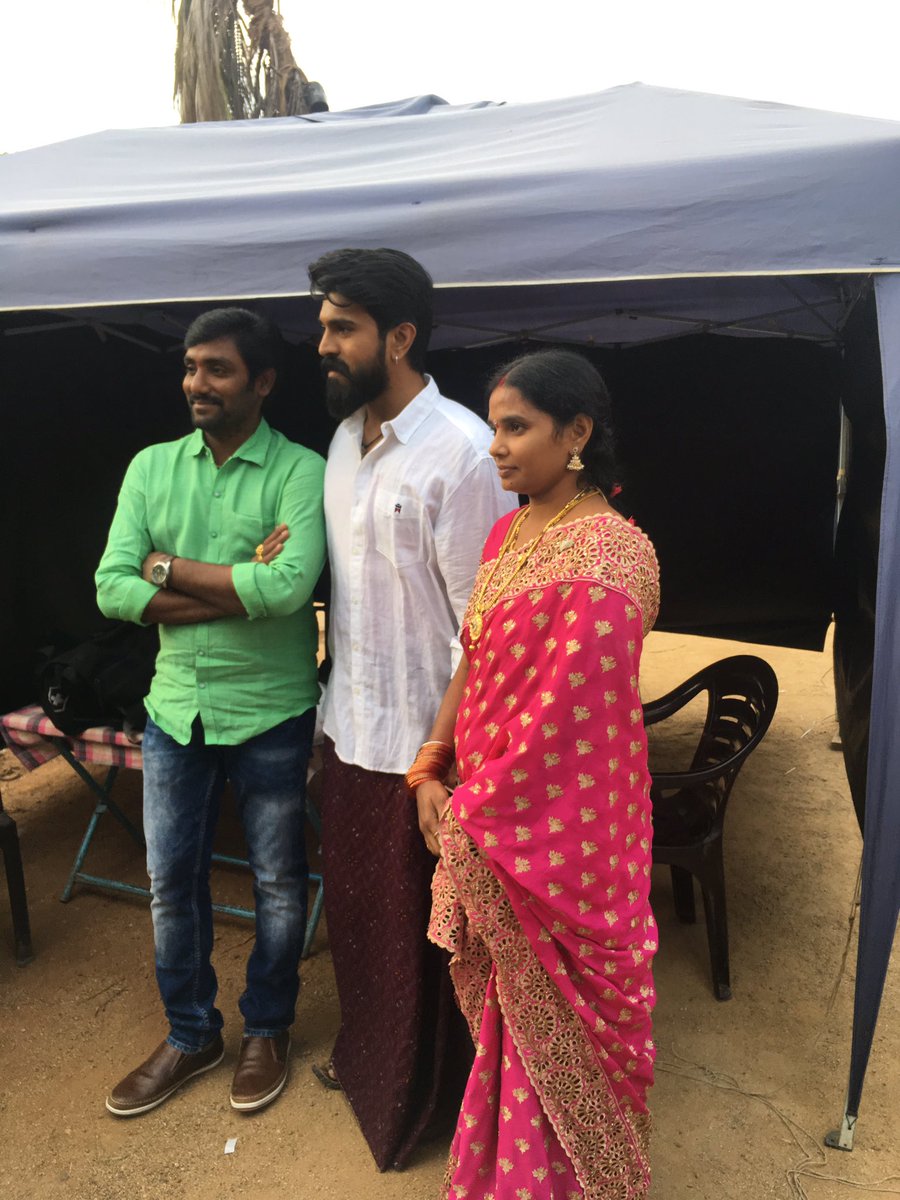 ఫ్యాన్ పై మెగా అభిమానం (గ్యాలరీ)