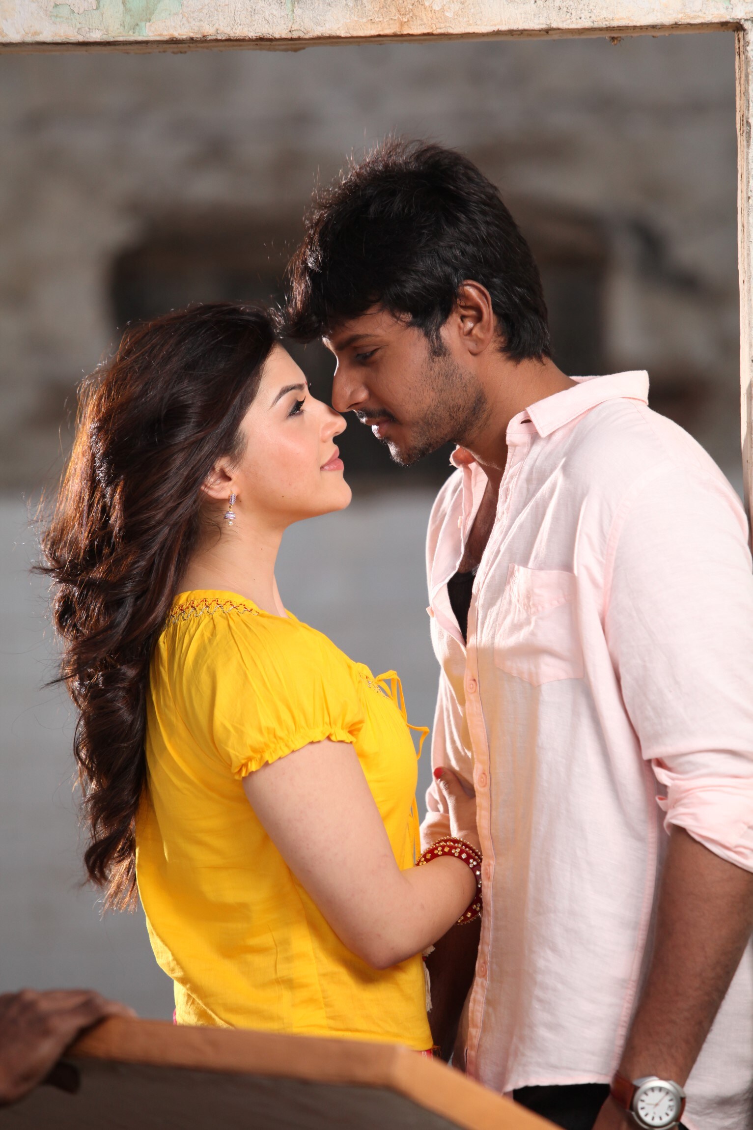 "కేరాఫ్ సూర్య" మూవీ వర్కింగ్ స్టిల్స్