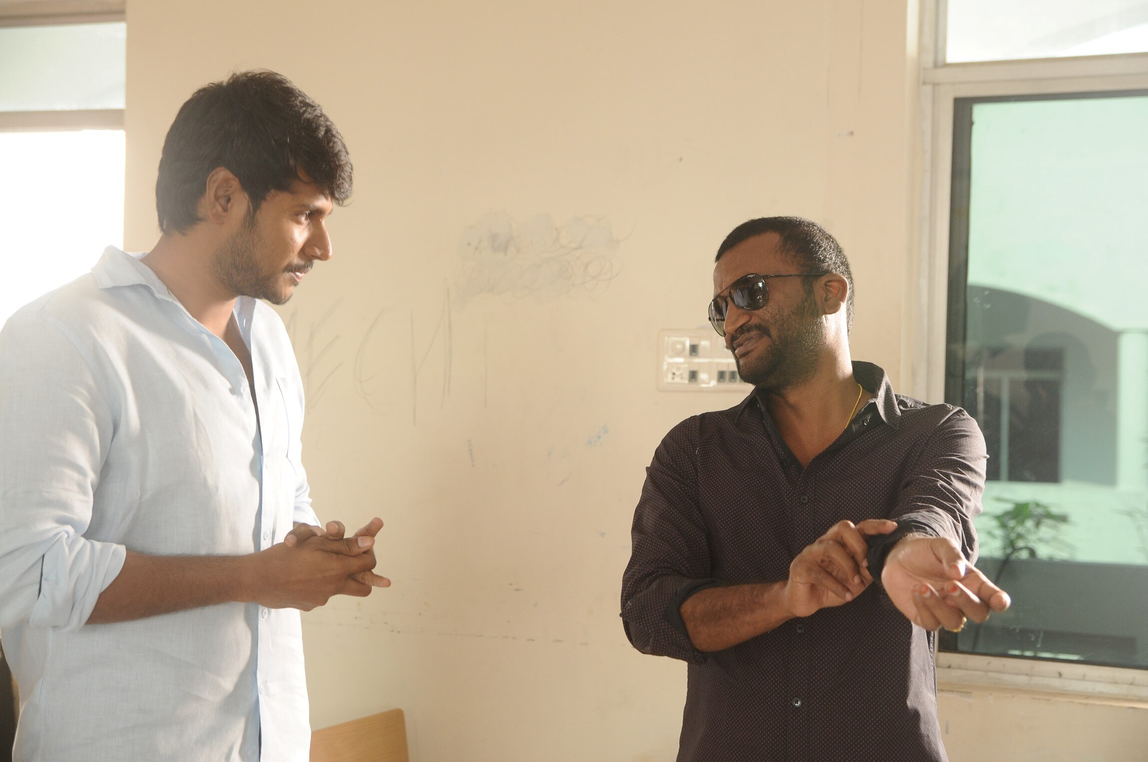 "కేరాఫ్ సూర్య" మూవీ వర్కింగ్ స్టిల్స్