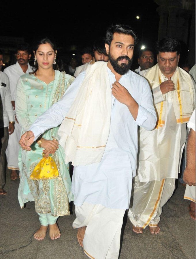 తిరుమలలో శ్రీవారిని దర్శించుకున్న రామ్ చరణ్,ఉపాసన గ్యాలరీ