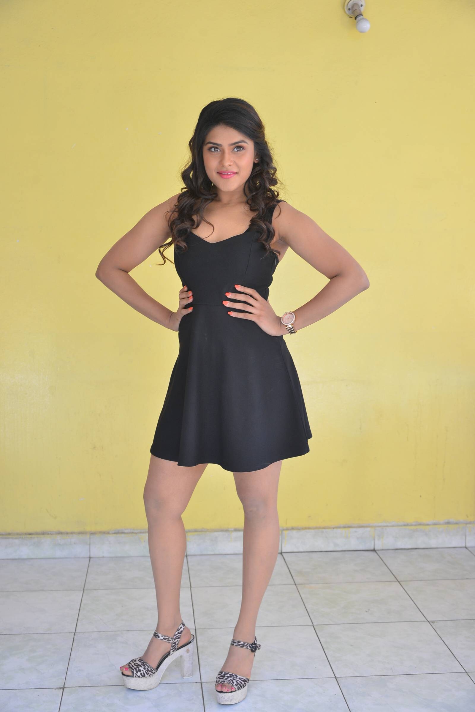 నైరా షా లేటెస్ట్ ఫోటో గ్యాలరీ