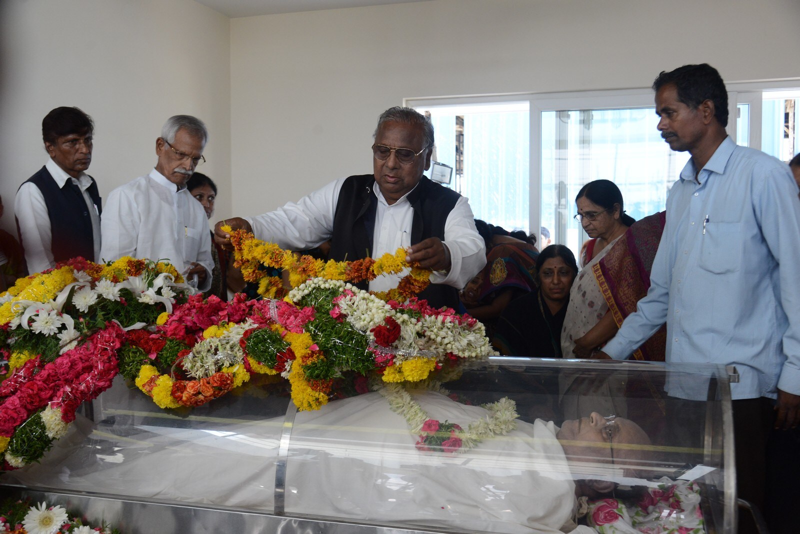 vips and celebrities condolance to c narayana reddy
