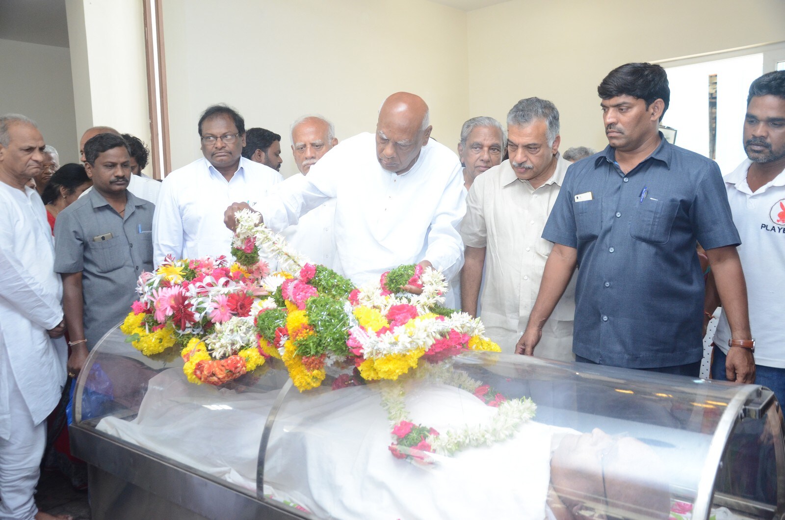 vips and celebrities condolance to c narayana reddy