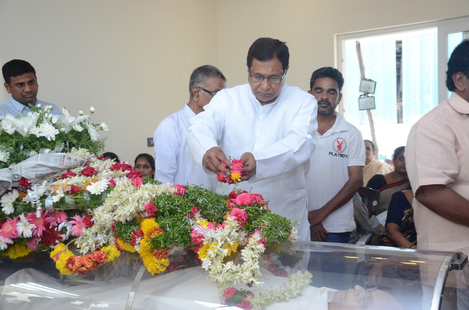 vips and celebrities condolance to c narayana reddy