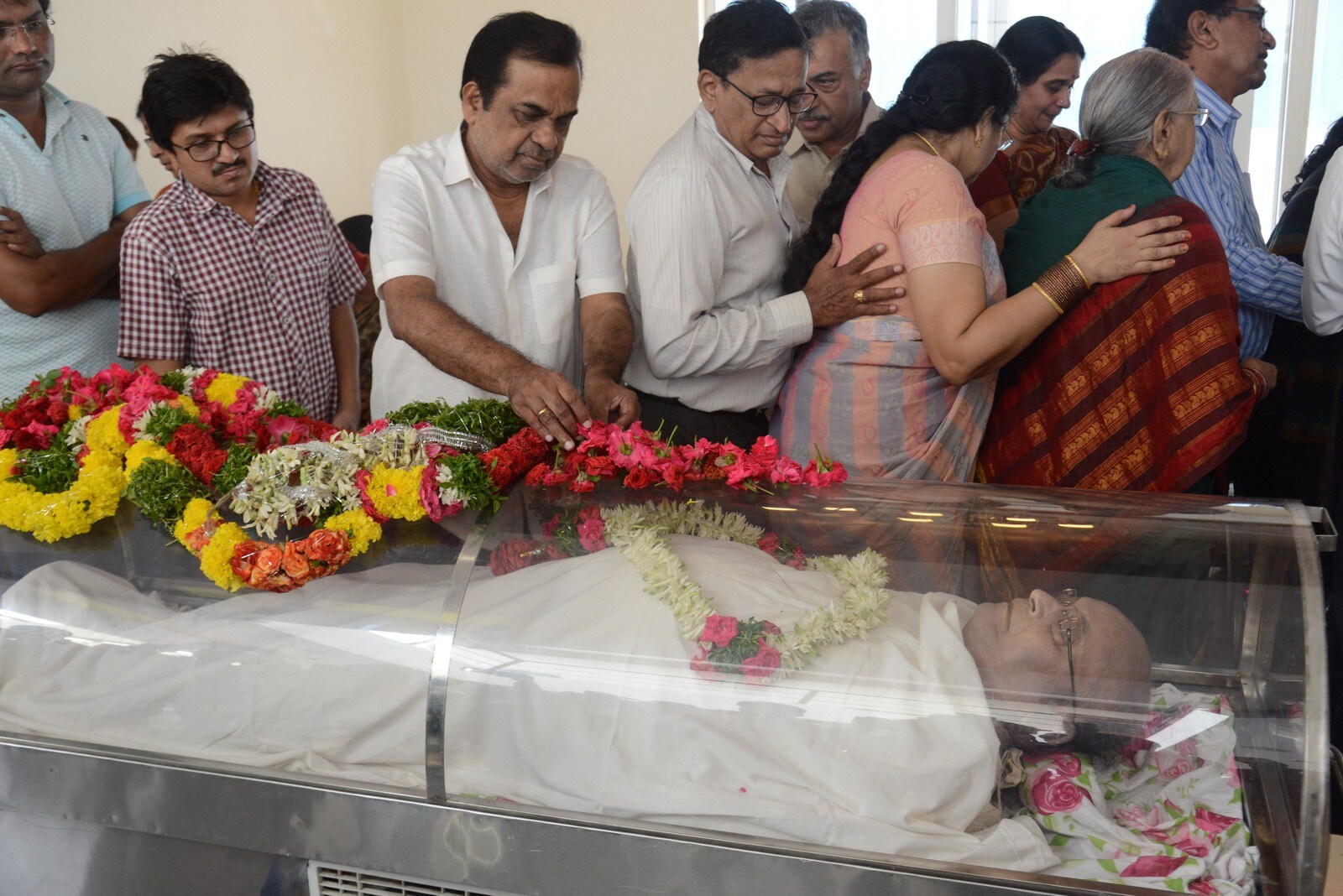vips and celebrities condolance to c narayana reddy