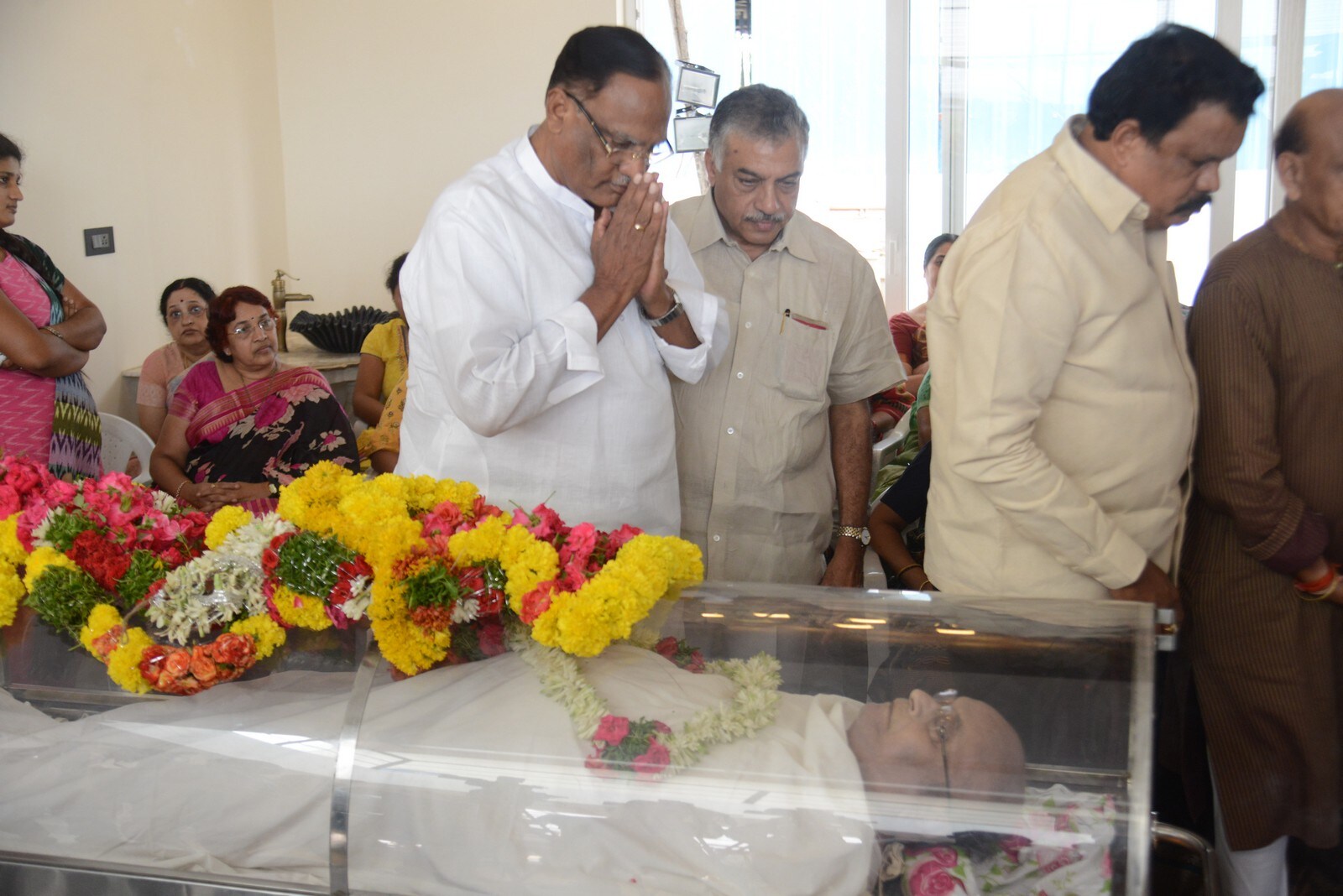 vips and celebrities condolance to c narayana reddy
