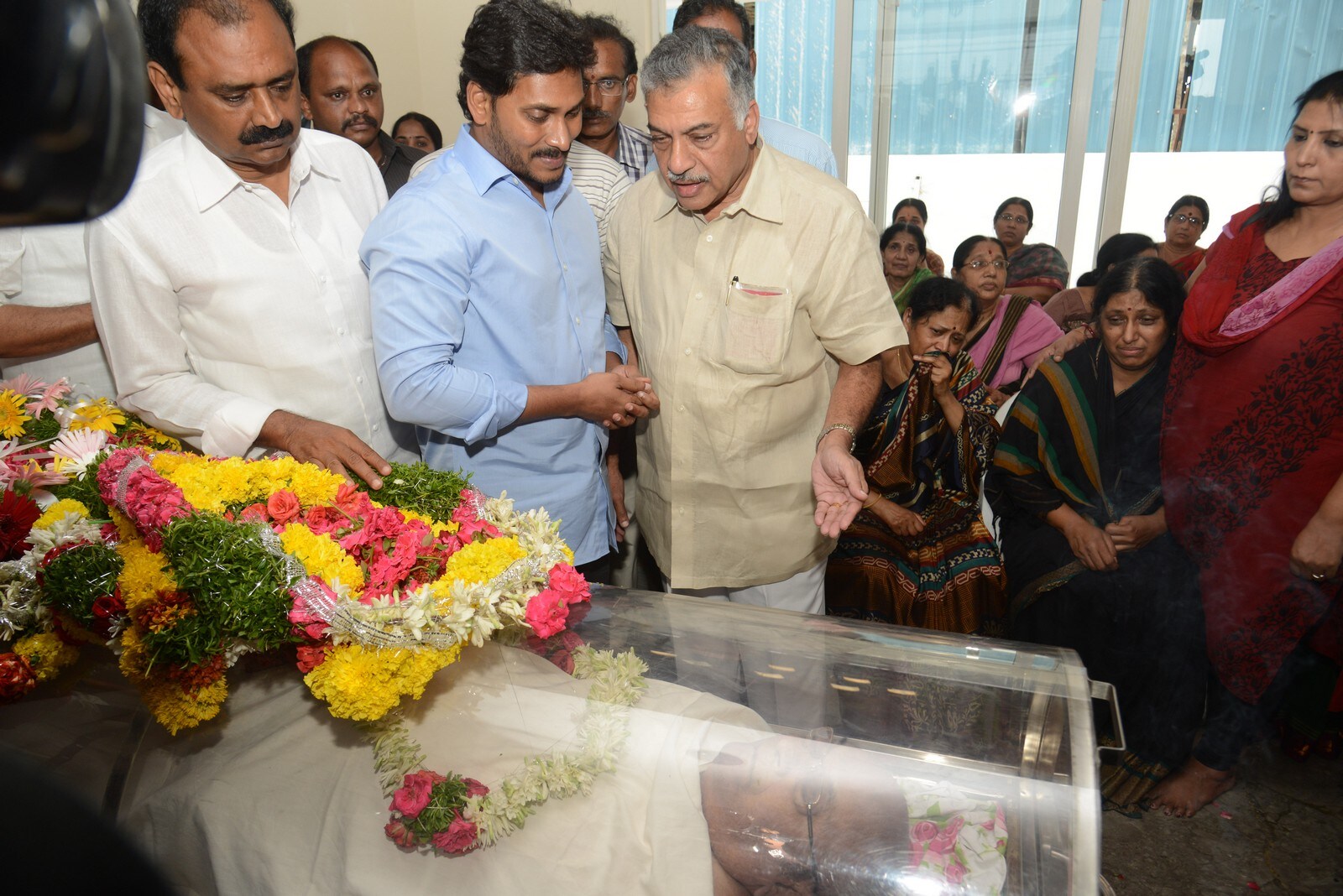 vips and celebrities condolance to c narayana reddy