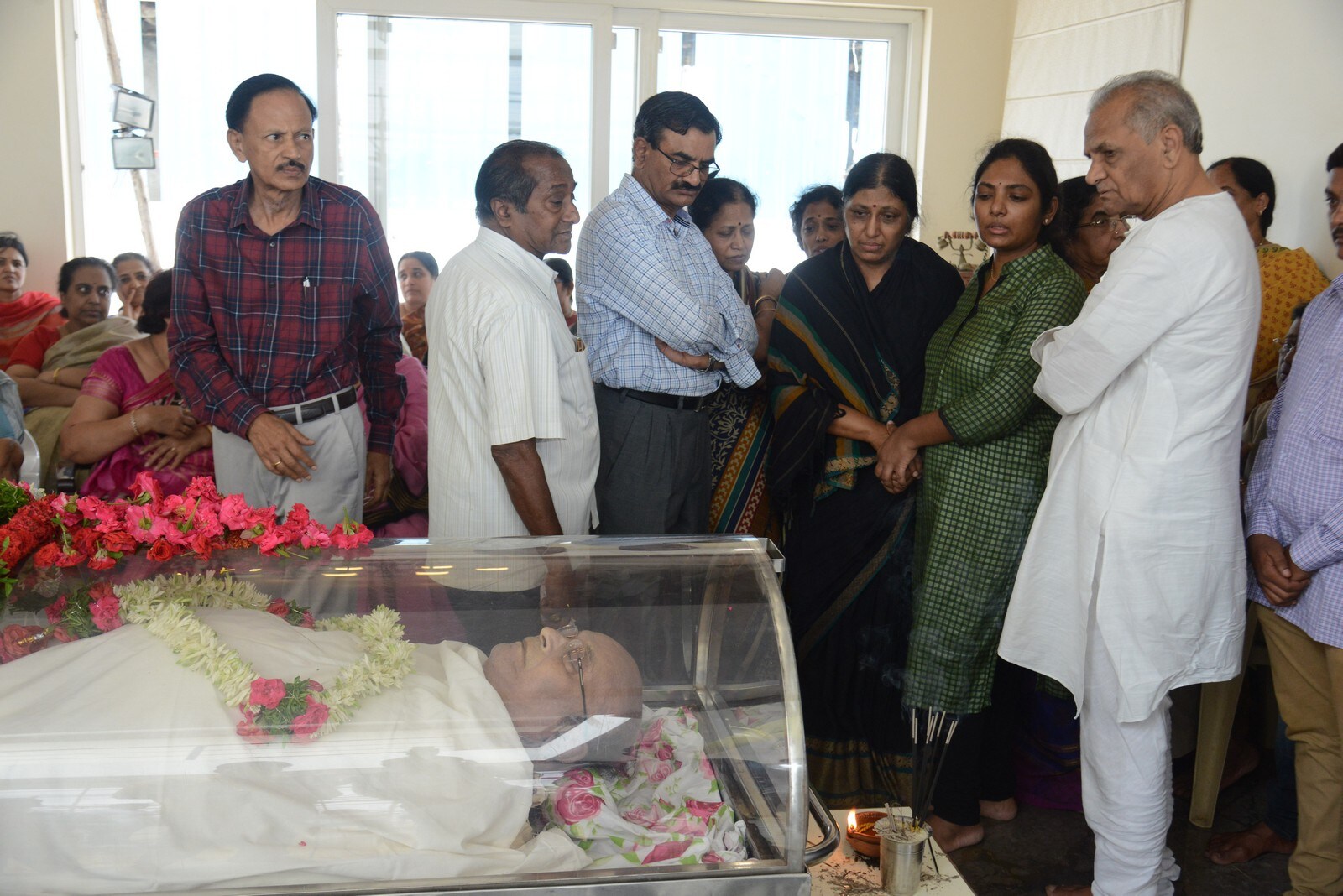 vips and celebrities condolance to c narayana reddy