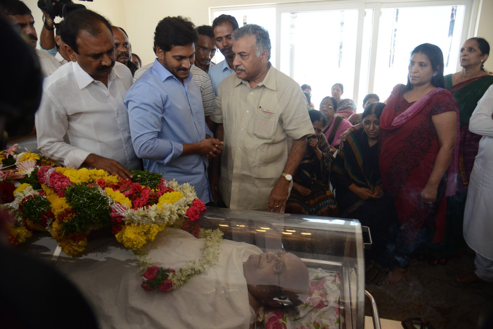 vips and celebrities condolance to c narayana reddy