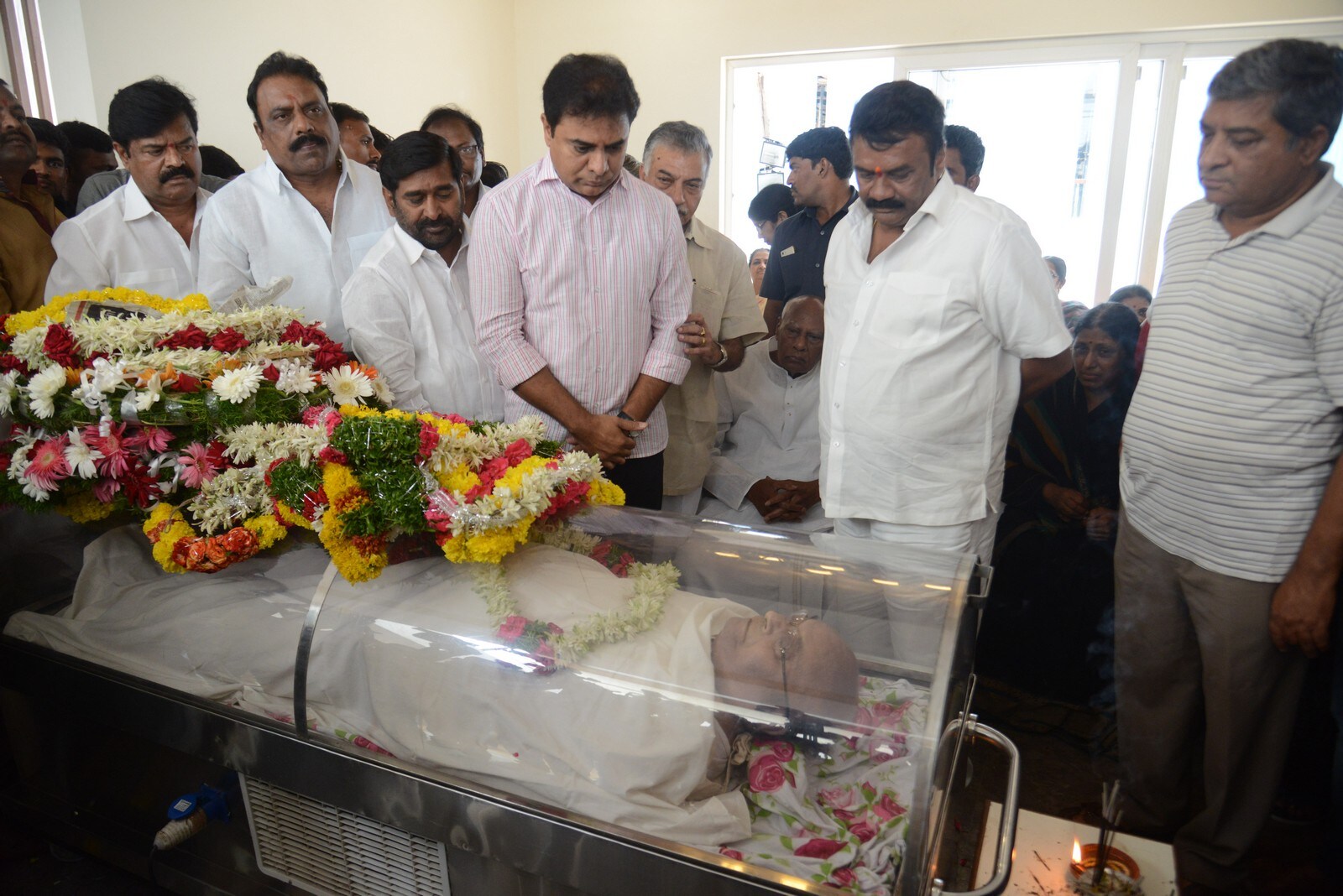 vips and celebrities condolance to c narayana reddy