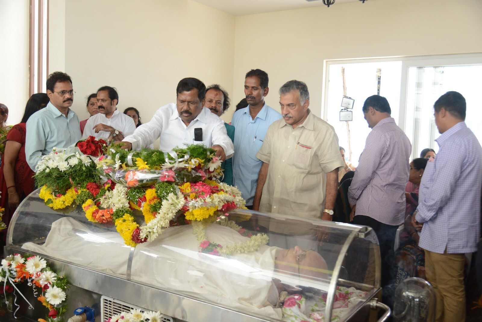 vips and celebrities condolance to c narayana reddy